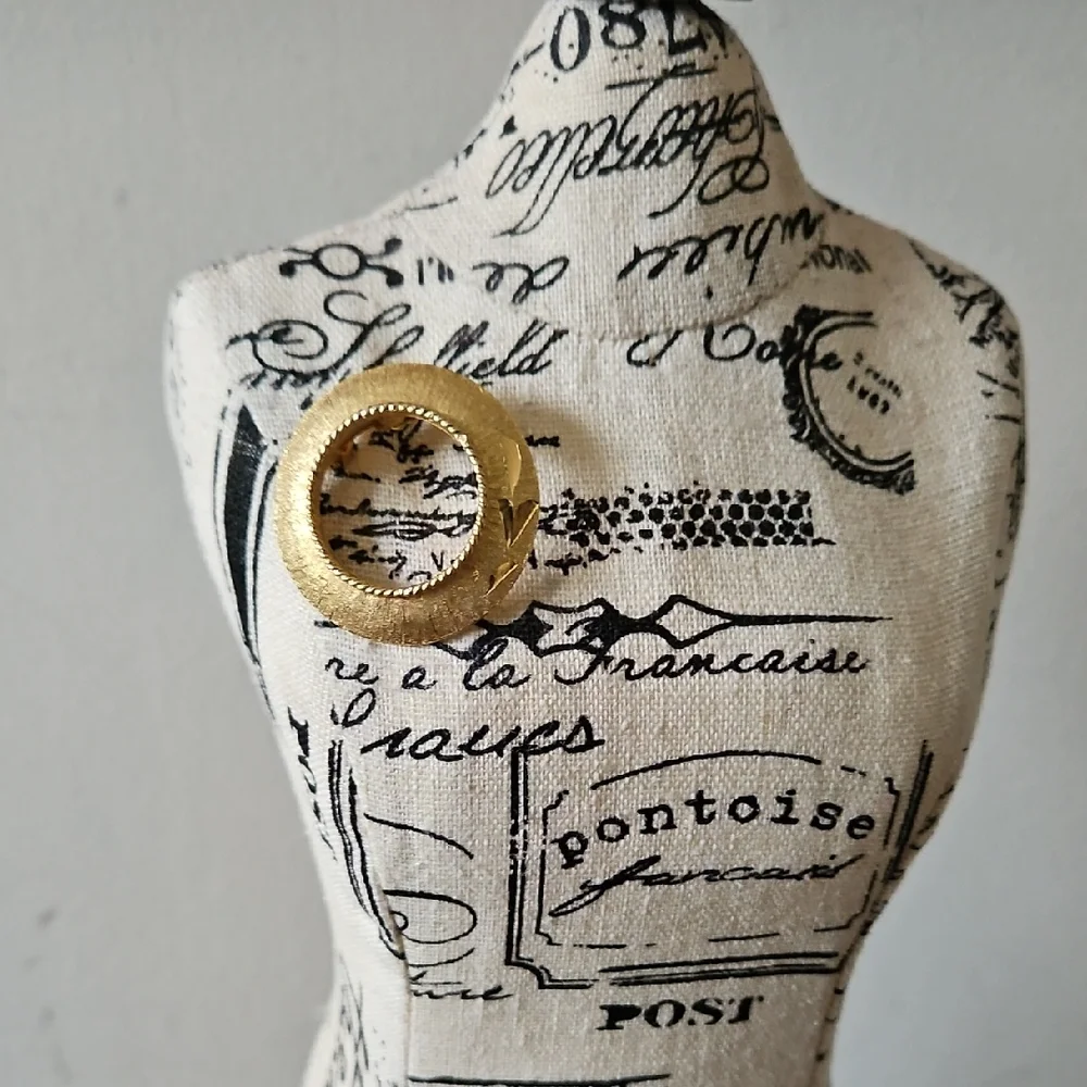 Vintage Circle Gold Tone Brooch